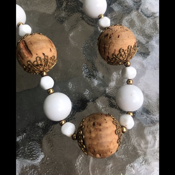 VINTAGE Gold tone White and Cork Beaded Necklace - Picture 6 of 7